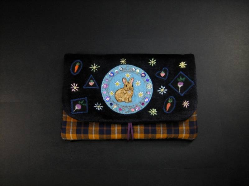 Handbestickter „Kaninchen"-Beutel von Barneylaflaque