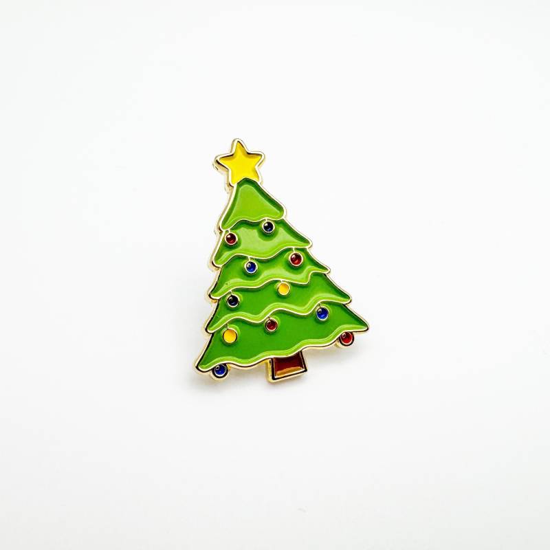 Weihnachtsbaum Emaille Pin Abzeichen | Weihnachtsfeiertage Festlich Niedliche Neuheit Kugeln Weihnachtsmann Rentier Wichtel Weihnachtsbaum Emaille Pin Abzeichen | Weihnachtsfeiertage Festlich Niedliche Neuheit Kugeln Weihnachtsmann Rentier Wichtel von BarnoDesigns