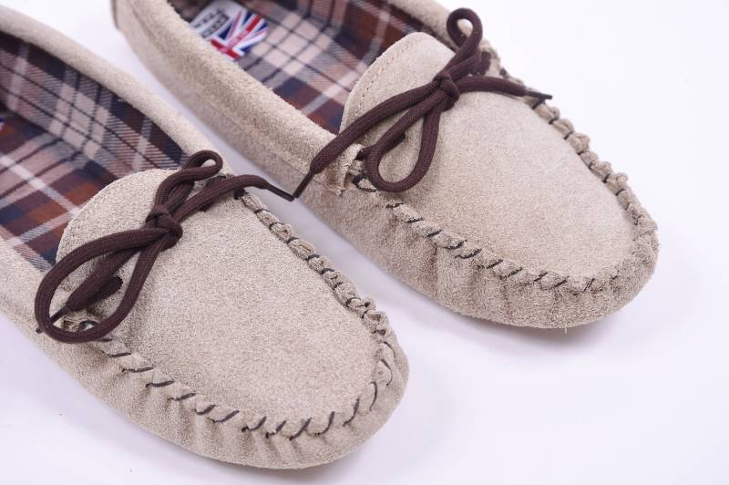 Damen Beige Wildleder Mokassin Hausschuhe Handgefertigt in Großbritannien von Barnwellfootwear