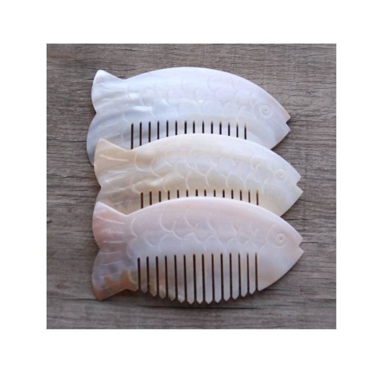 Perlmutt Fisch Form Haarkamm Haar Accessoire Geburtstag Geschenk 110x55mm Gb1004 von BaroPearl