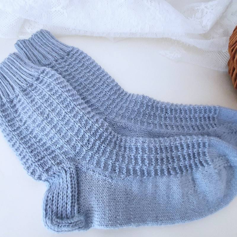 Handgestrickte Socken Für Größe 40/41 in Hellblau, Gestrickte Aus Wolle, Strümpfe Mit Strickmuster Und Verstärkter Ferse Sh5922 Handgestrickte Socken Für Größe 40/41 in Hellblau, Gestrickte Aus Wolle, Strümpfe Mit Strickmuster Und Verstärkter Ferse Sh5922 von BarosaVintage