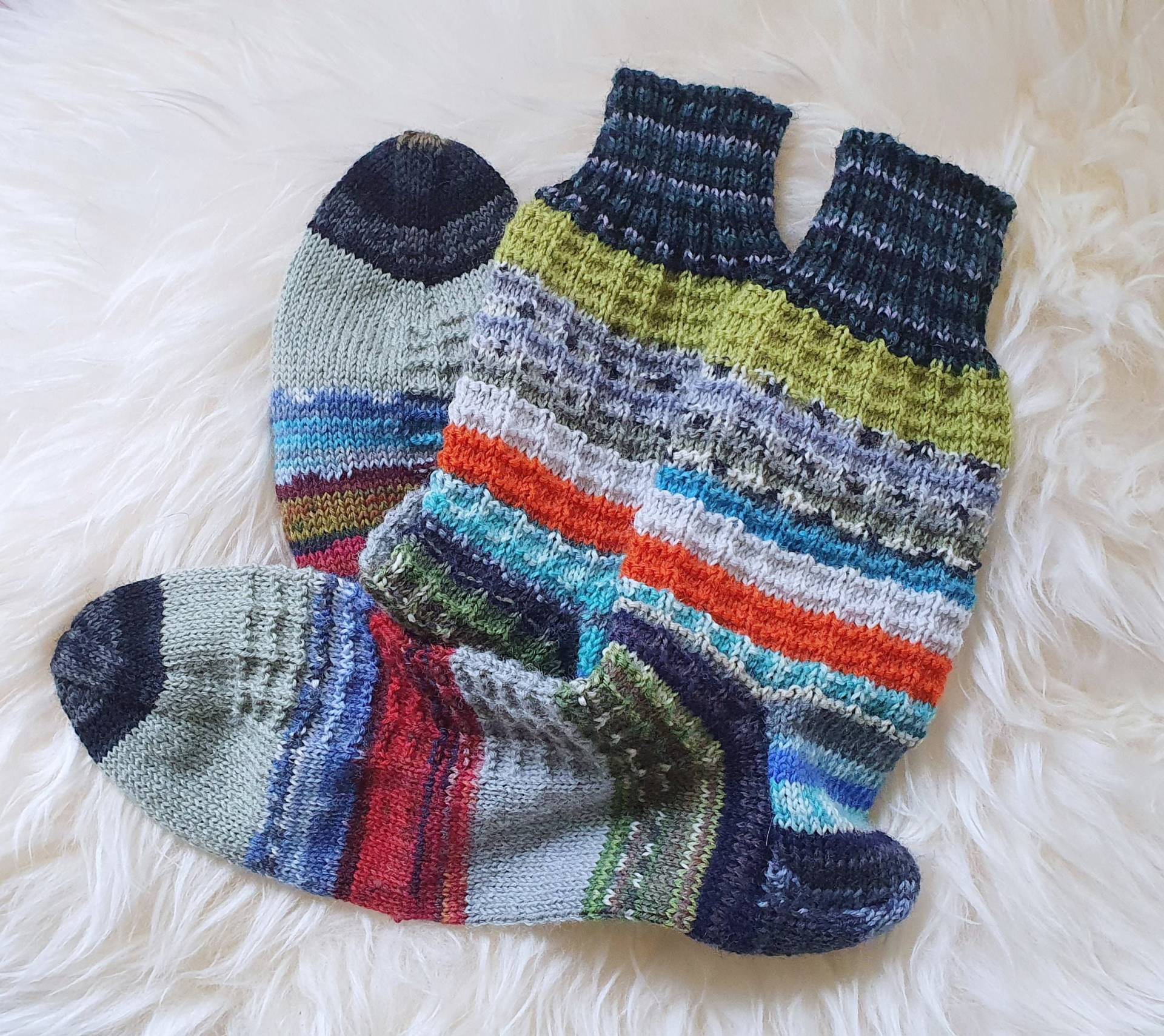 Handgestrickte Socken Gr. 40/41, Für Alle, Warme Wollsocken Gestrickte Strümpfe in Schwarz Grau Orange Grün Blau, Handarbeit Sh5937 von BarosaVintage