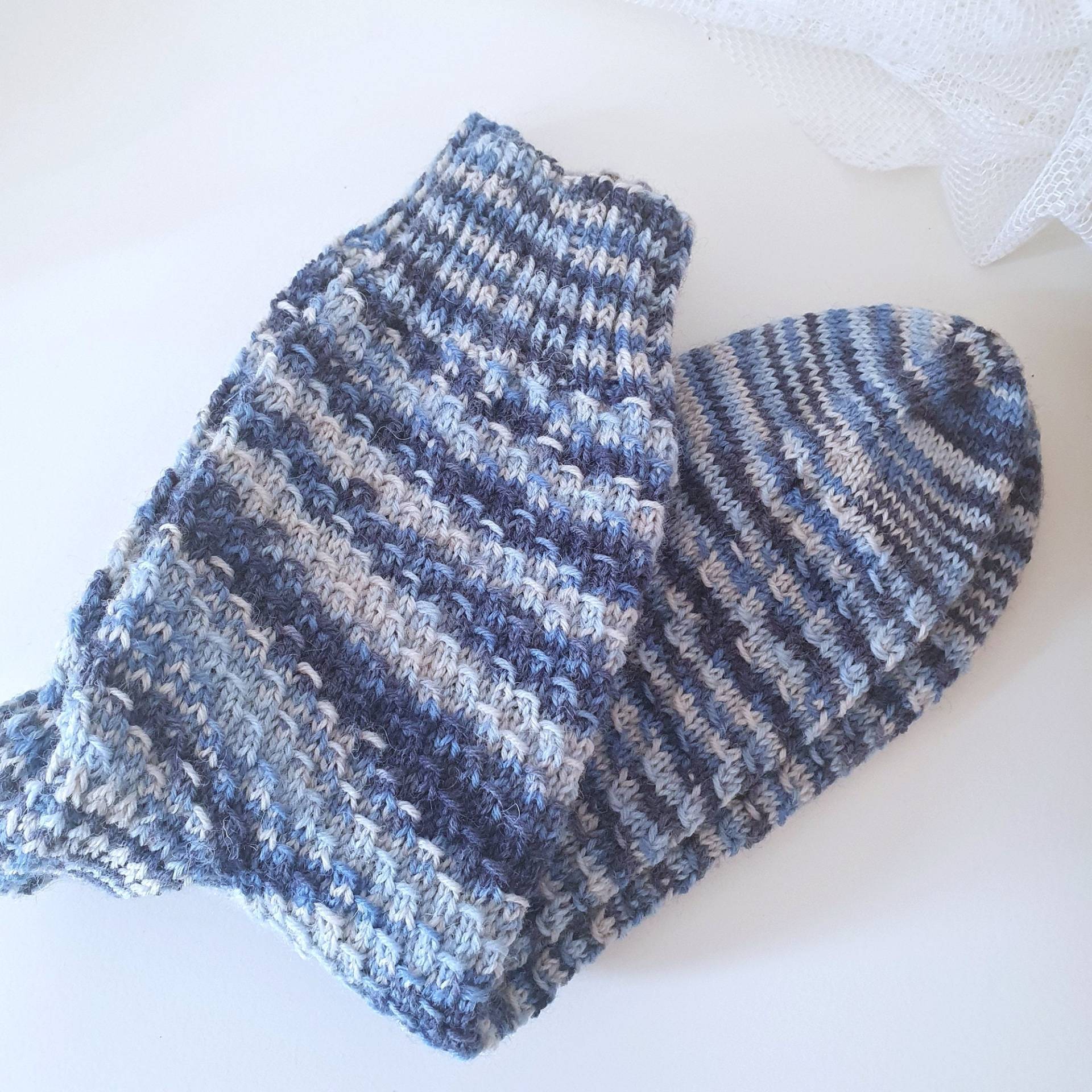 Handgestrickte Socken Mit Strickmuster in Größe 40/41, Blau Weiß, Kuschelsocken Aus Wolle, Warme Strümpfe Als Weihnachtsgeschenk, Sh5920 von BarosaVintage
