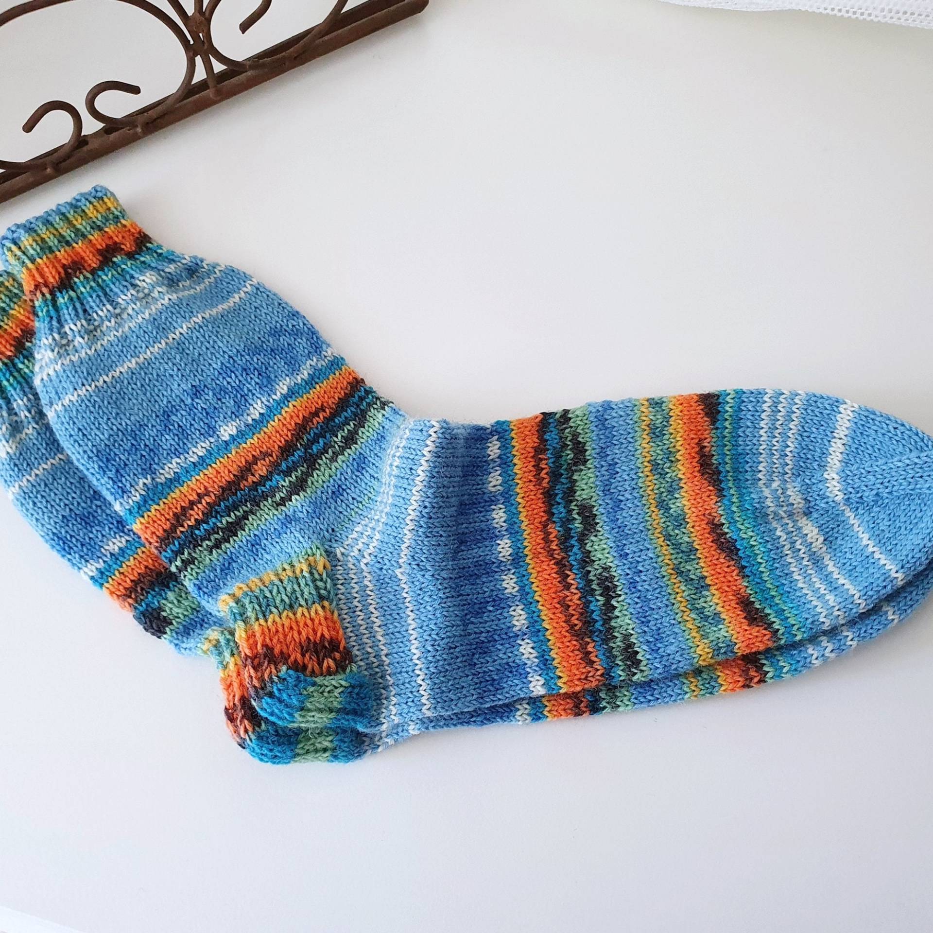 Handgestrickte Socken in Gr. 38/39, Bunte Strümpfe Aus Wolle, Warme Wollsocken Mit Muster Blau Orange Gelb Und Grün, Sh5931 von BarosaVintage