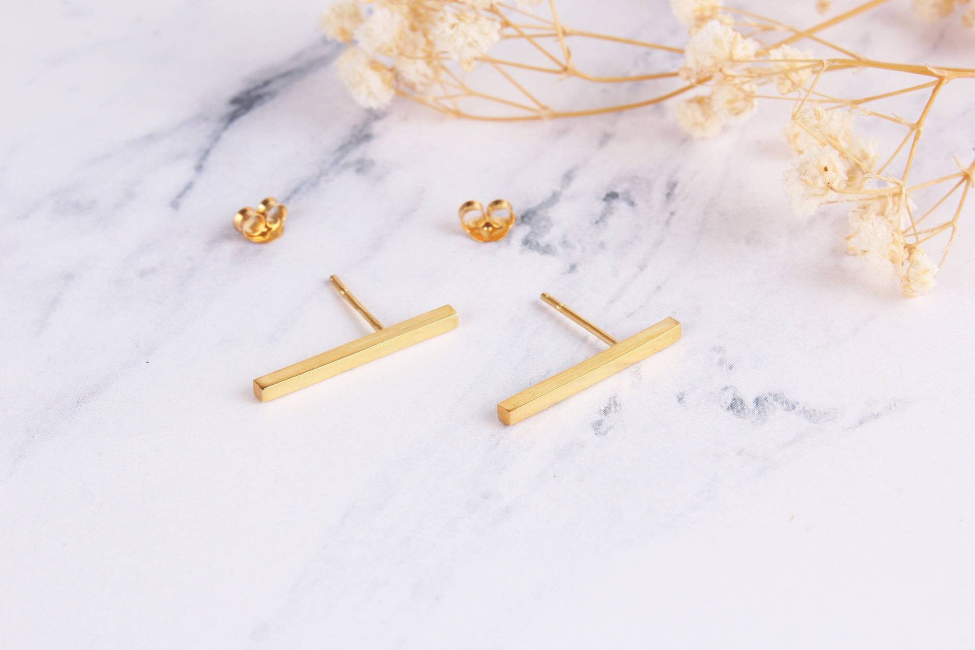 14K Solid Gold Bar Ohrstecker Dünne Ohrringe, Minimal Staple Lange Linie Weihnachtsohrringe, Geschenk Für Sie von BarrettBenitoJewelry