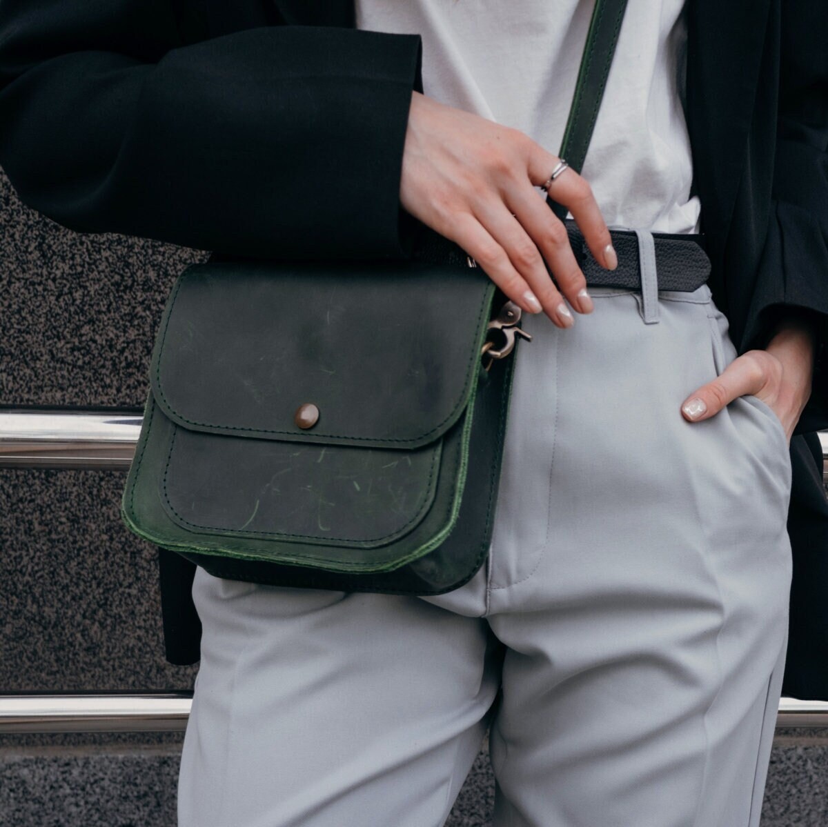 Kleine Ledertasche, Grüne Damen-Umhängetasche von BartBag