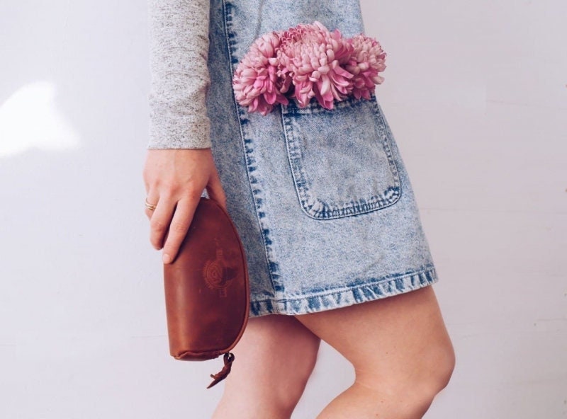 Leder-Make-Up-Etui, Individuelle Kulturtasche, Brautjungfern-Geschenk, Monogramm-Make-Up-Tasche Leder-Make-Up-Etui, Individuelle Kulturtasche, Brautjungfern-Geschenk, Monogramm-Make-Up-Tasche von BartBag