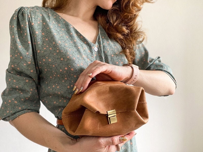 Monogramm-Make-Up-Tasche. Leder-Make-Up-Tasche. Leder-Kulturbeutel. Personalisierte Make-Up-Tasche. Monogrammierte Leder-Make-Up-Tasche Monogramm-Make-Up-Tasche. Leder-Make-Up-Tasche. Leder-Kulturbeutel. Personalisierte Make-Up-Tasche. Monogrammierte Leder-Make-Up-Tasche von BartBag