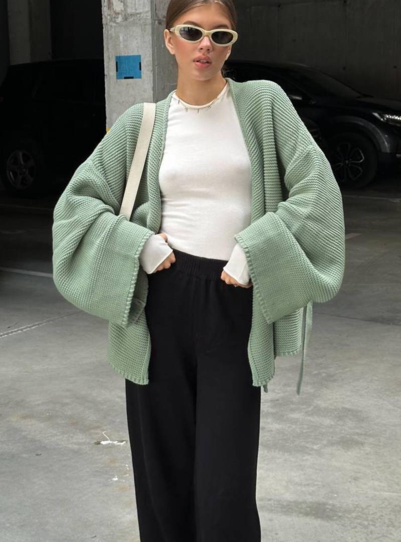 Olivgrüne Strickjacke Für Frauen, Oversize-Strickjacke Damen, Leichte Strick-Wickel-Cardigan Frauen von BarvinokKnitwear