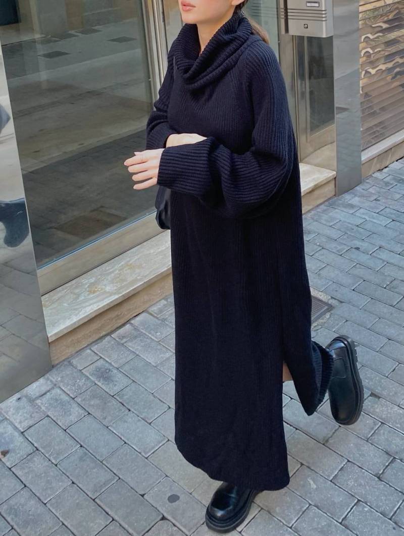 Schwarzes Strickkleid Für Frauen, Grobstrick Kleid Midi Mit Seitlichen Schlitzen, Gestricktes Langes Der Oversized Passform, Baumwoll Strick von BarvinokKnitwear