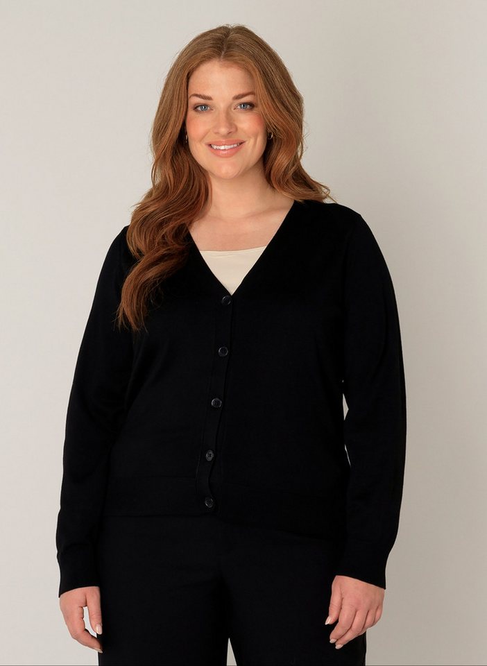 Base Level Curvy Cardigan BAS-YVONNE mit V-Ausschnitt und Knopfleiste von Base Level Curvy