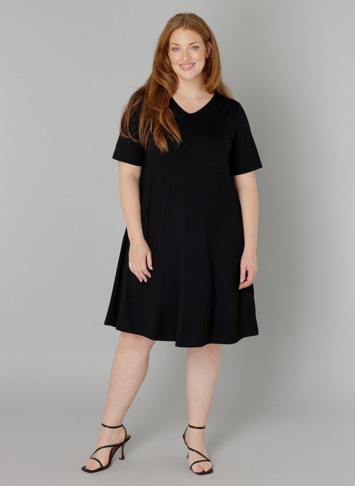 Base Level Curvy Shirtkleid Abernathy In leicht ausgestellter Form von Base Level Curvy