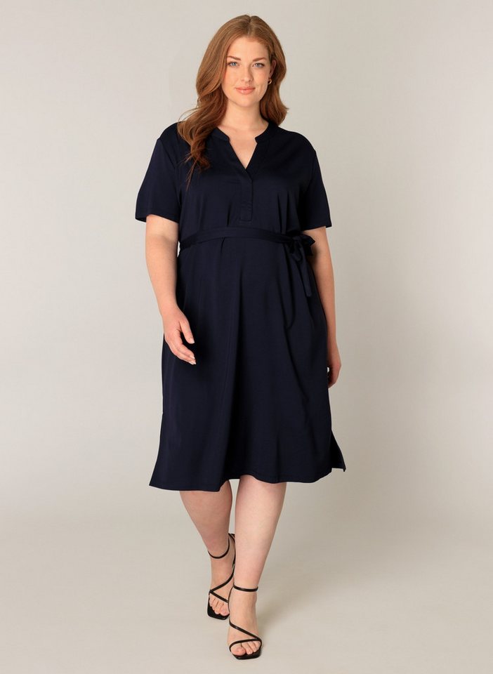 Base Level Curvy Sommerkleid mit Bindegürtel von Base Level Curvy
