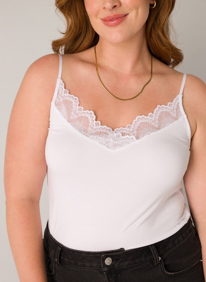 Base Level Curvy Spitzentop mit Spaghetti-Trägern von Base Level Curvy