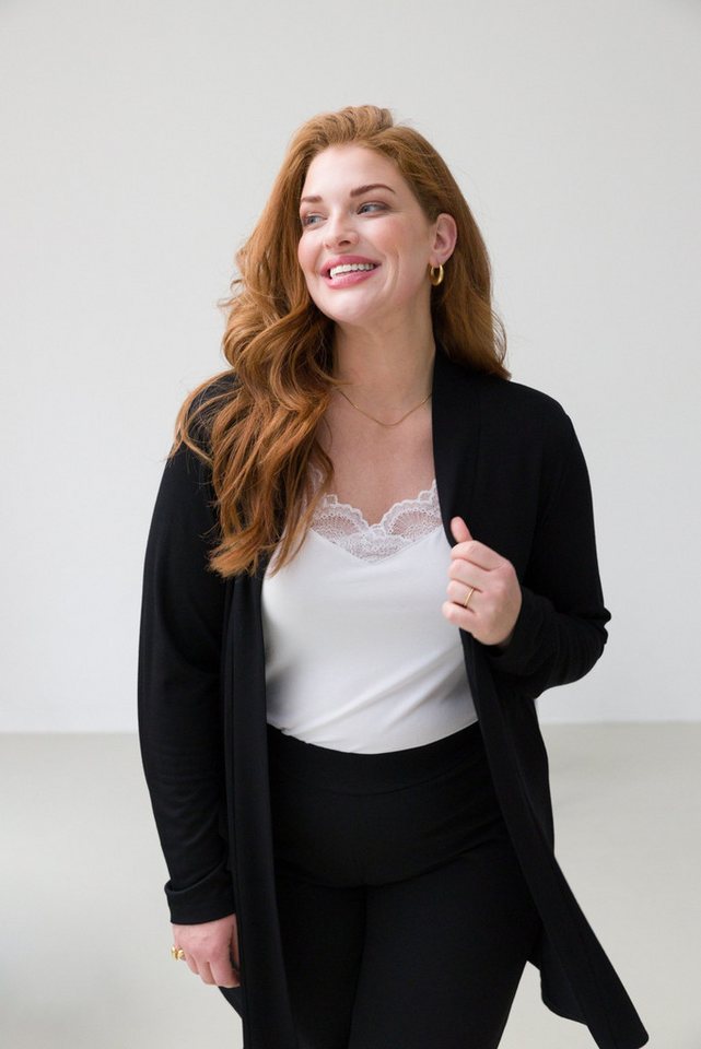 Base Level Curvy Strickjacke Ayla im verschlusslosen Design von Base Level Curvy