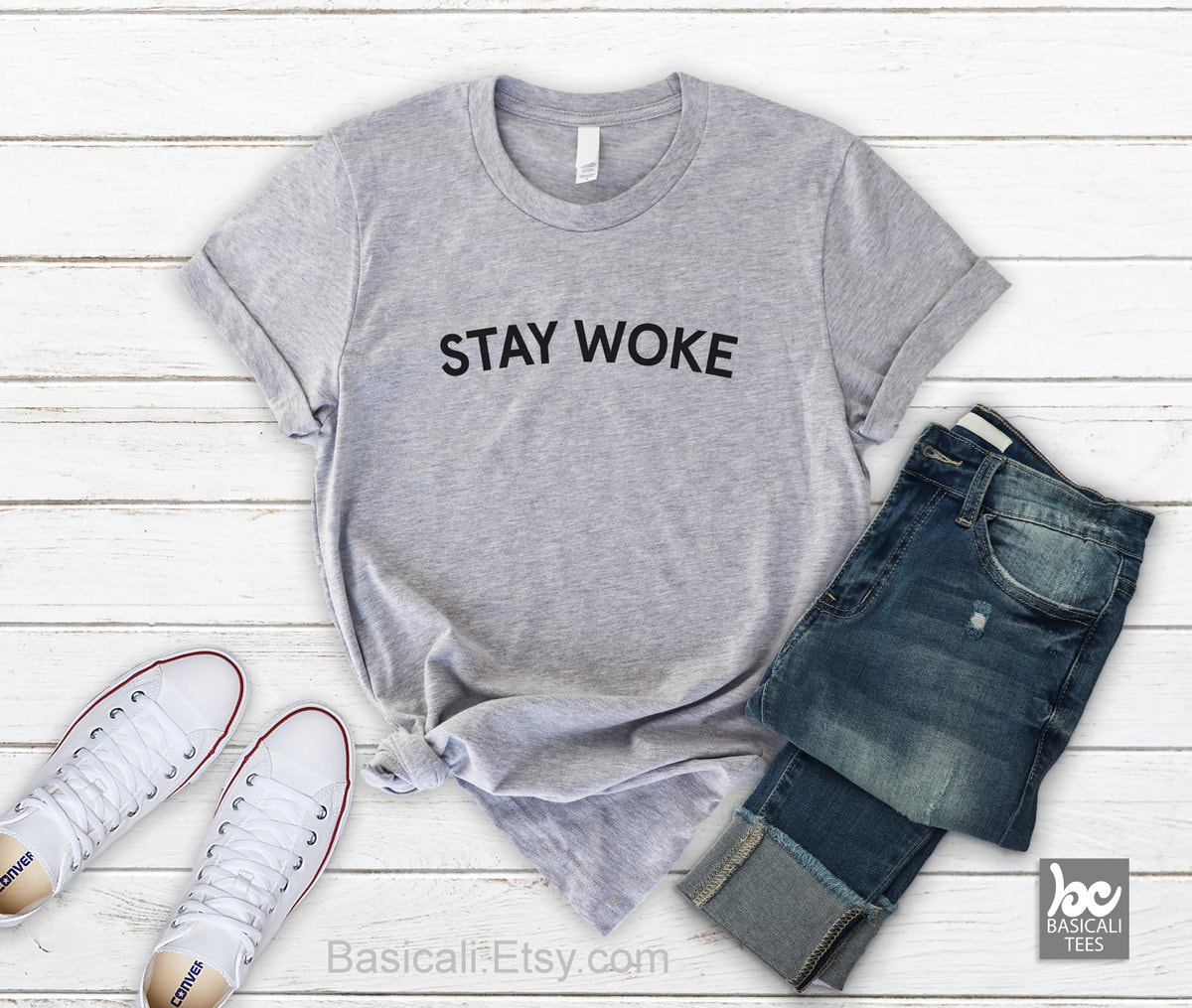 Bleib Wach Shirt Weiches Heather Grey Unisex T-Shirt von BasiCali