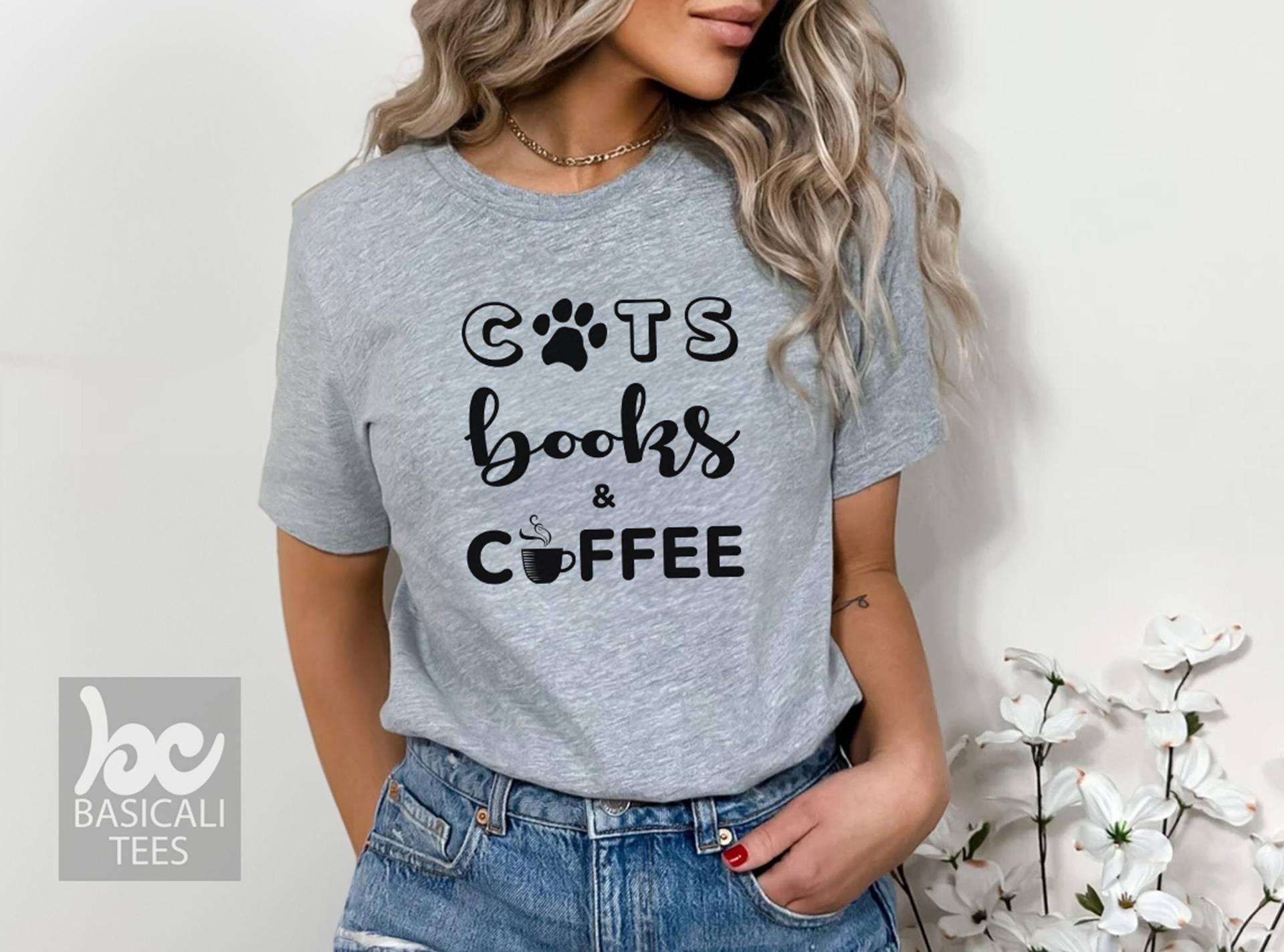 Katzen Shirt, Bücher & Kaffee Tshirt, Damen, Herren, Weiches, Bequemes T-Shirt von BasiCali