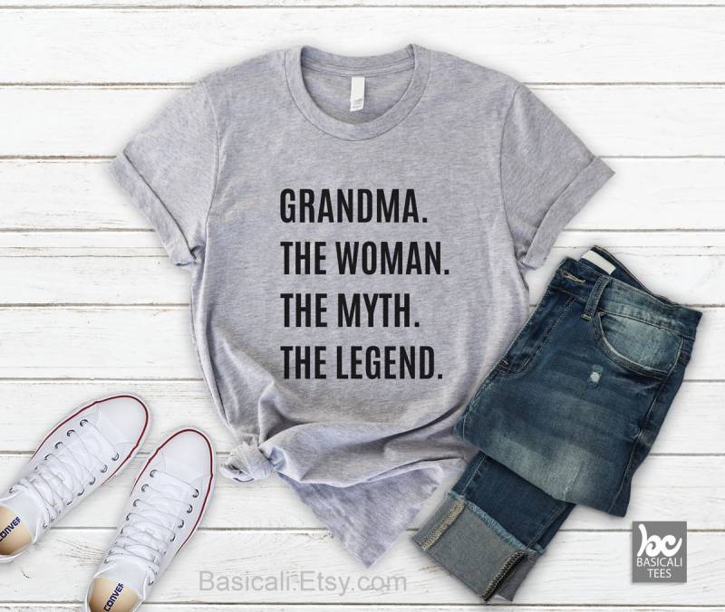 Oma Die Frau, Der Mythos, Legende Shirt - Bequemes Unisex T-Shirt von BasiCali