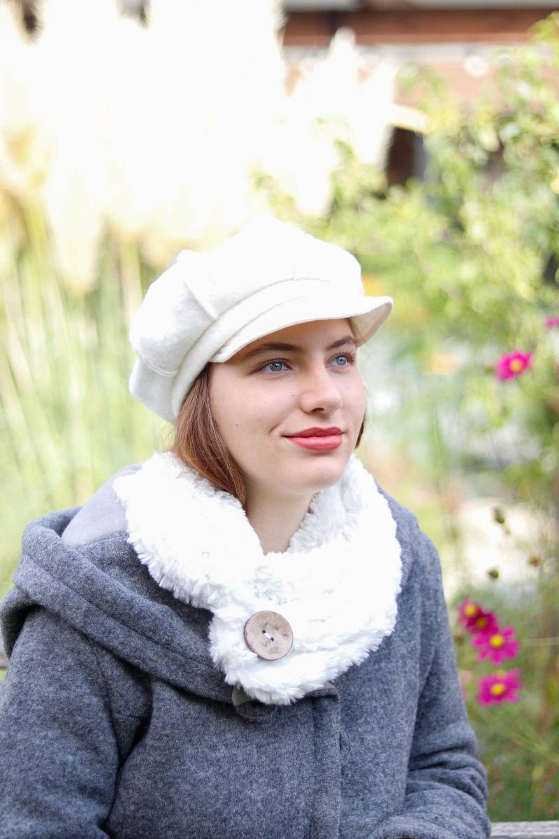 Fellschal Loop Aus Kunstfell Creme von BasiaKollek