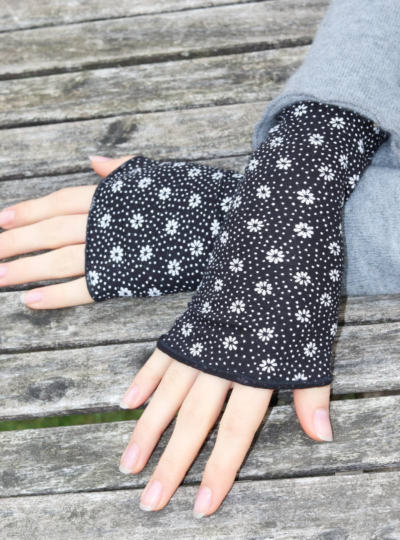 Jerseystulpen Schwarz Mit Streublumen Jerseystulpen Schwarz Mit Streublumen von BasiaKollek