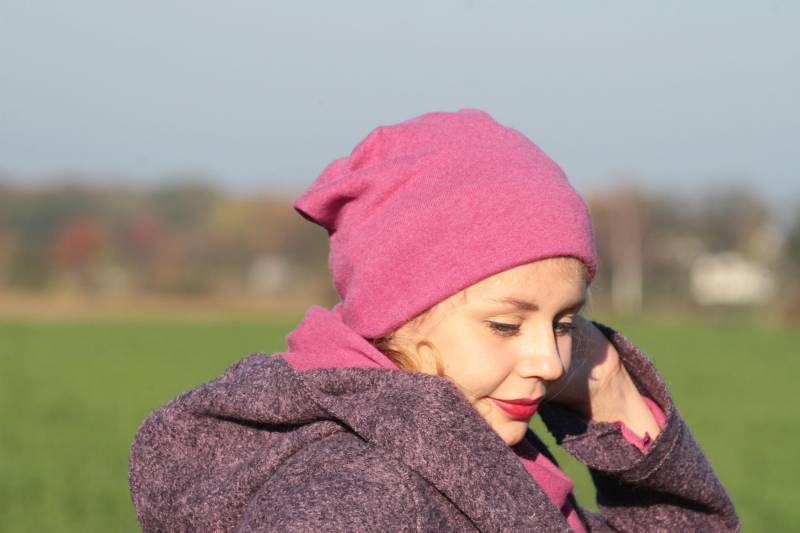 Mütze Beanie Merinowolle Wildrose Magenta von BasiaKollek