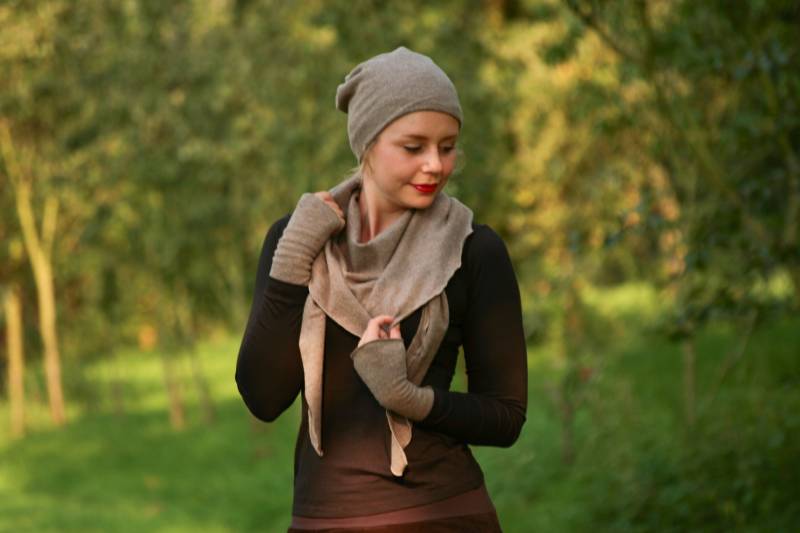 Schal Bananenform Merinowolle Taupe von BasiaKollek