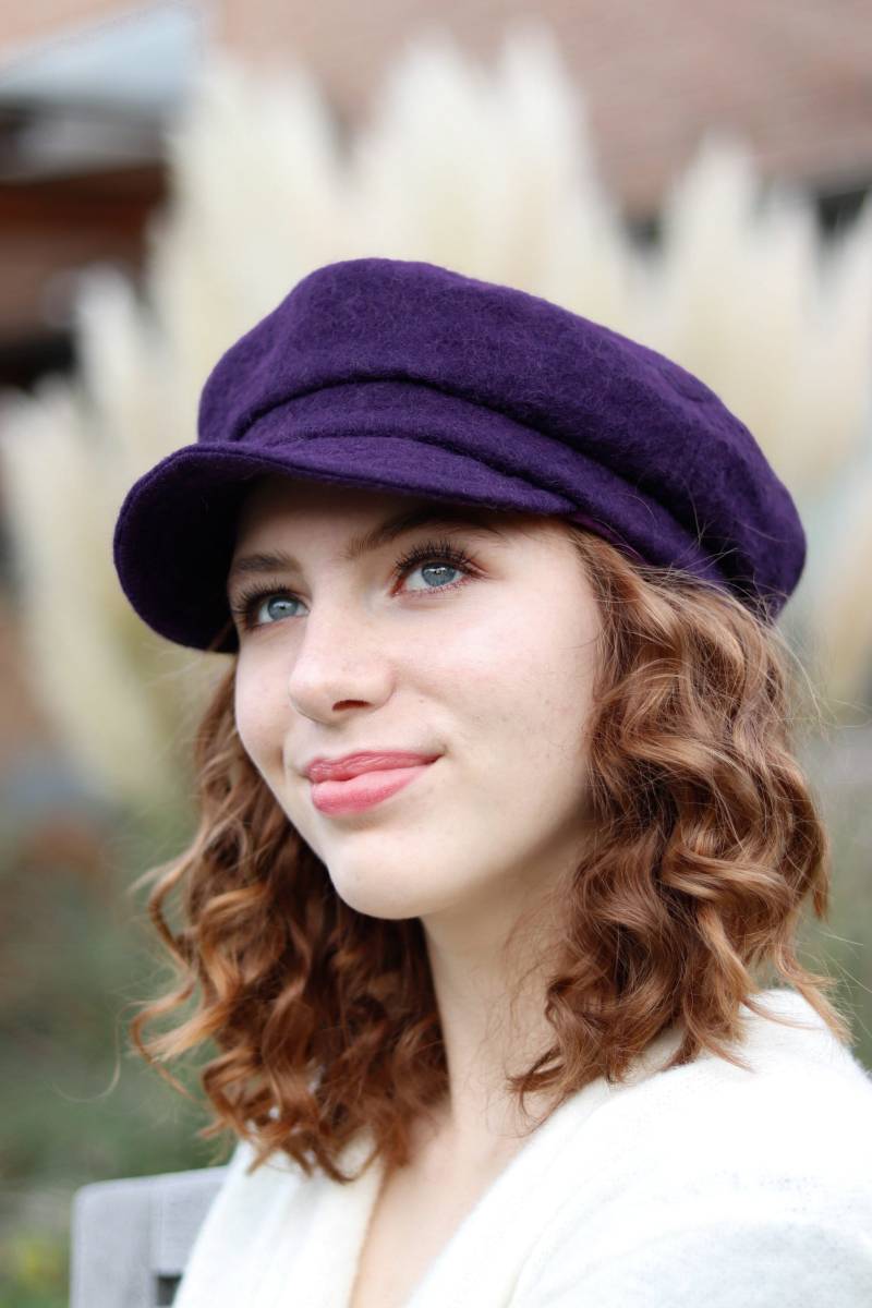 Schirmmütze Kappe Aus Wolle Dunkellila Größe 56 von BasiaKollek