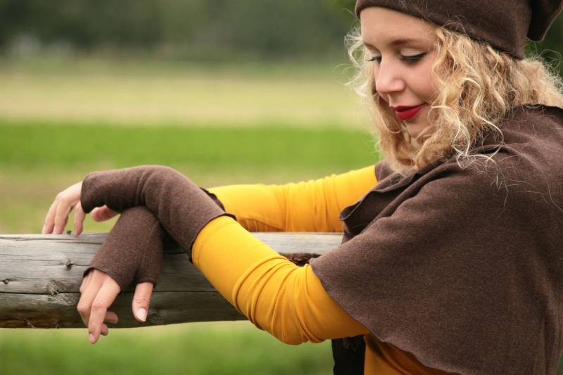 stulpen Daumenloch Merinowolle Braun von BasiaKollek
