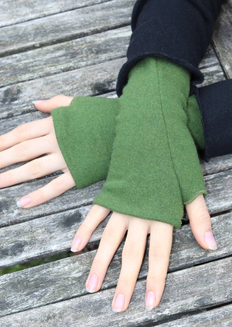 stulpen Daumenloch Merinowolle Grün von BasiaKollek