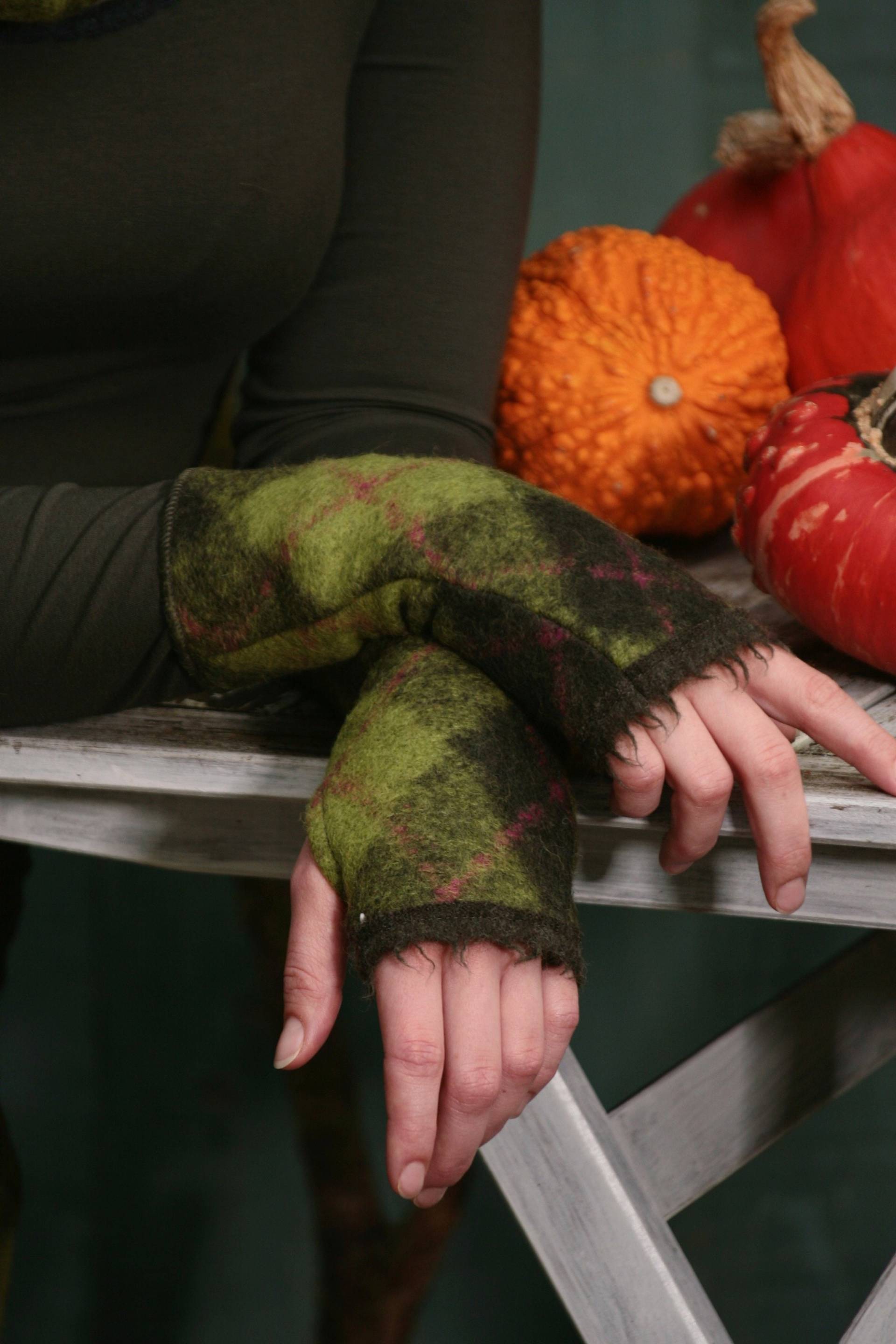 stulpen Wolle Daumenloch Grün Oliv Rautenmuster von BasiaKollek