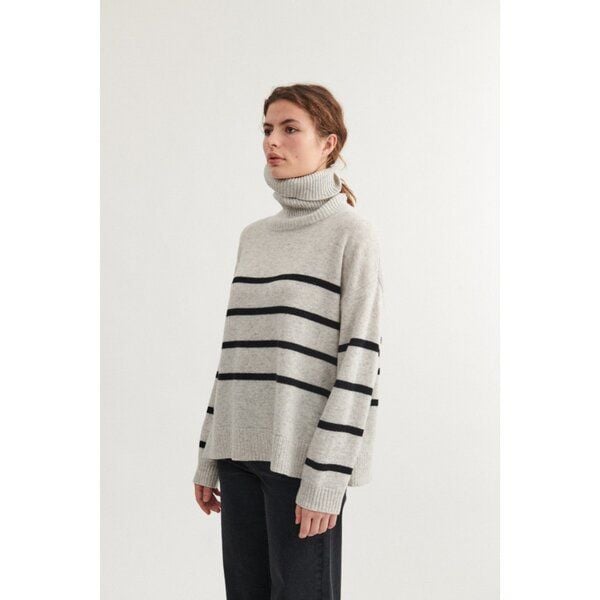 Basic Apparel Gestreifter Pullover LISE mit Rundhals aus recycelter Wolle von Basic Apparel