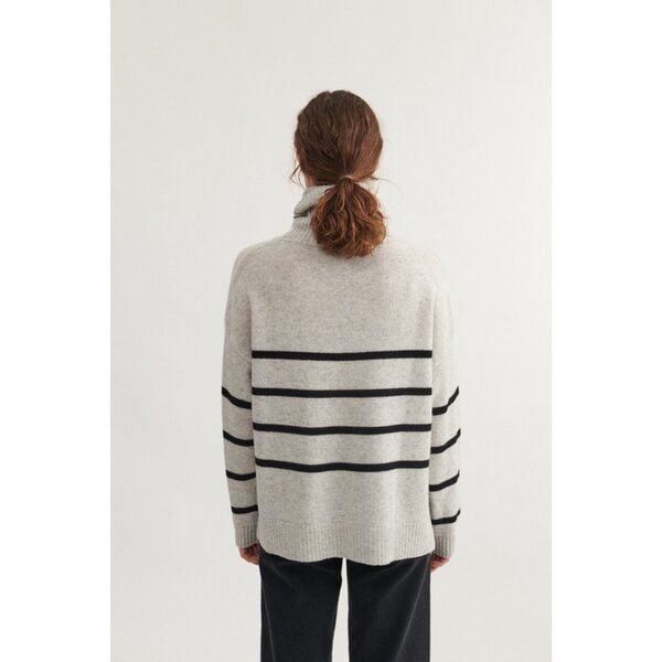 Basic Apparel Gestreifter Pullover LISE mit Rundhals aus recycelter Wolle von Basic Apparel