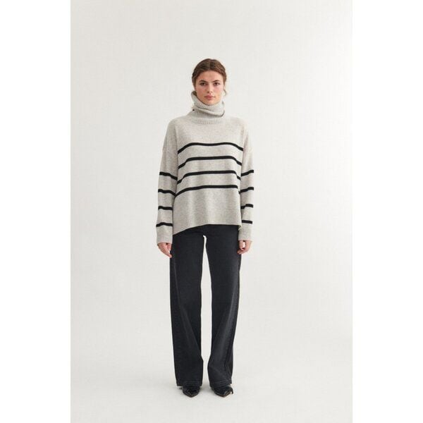 Basic Apparel Gestreifter Pullover LISE mit Rundhals aus recycelter Wolle von Basic Apparel