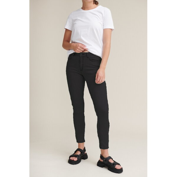 Basic Apparel High-Waist Jeans EVE aus Bio-Baumwolle von Basic Apparel