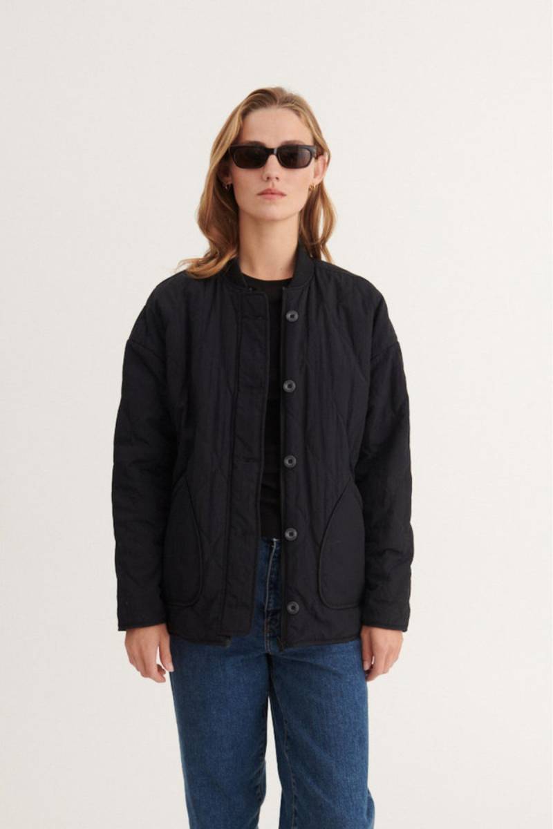 Wendejacke Ruby Loose Schwarz von Basic Apparel