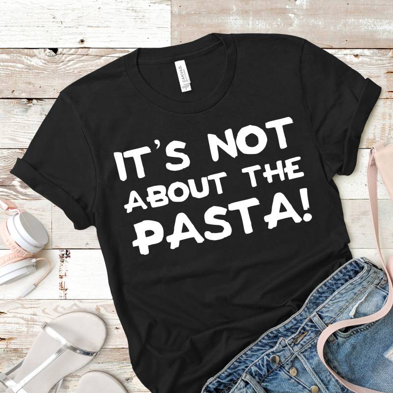 Es Geht Nicht Um Die Pasta | James Kennedy Zitat Unisex Kurzarm Shirt Mehrere Farboptionen Auf Bestellung Es Geht Nicht Um Die Pasta | James Kennedy Zitat Unisex Kurzarm Shirt Mehrere Farboptionen Auf Bestellung von BasicBitchDesigns