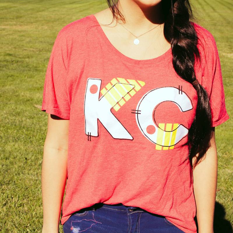 Kansas City Chiefs | Rotes Kurzarm Shirt Kansas City Chiefs | Rotes Kurzarm Shirt von BasicBitchDesigns