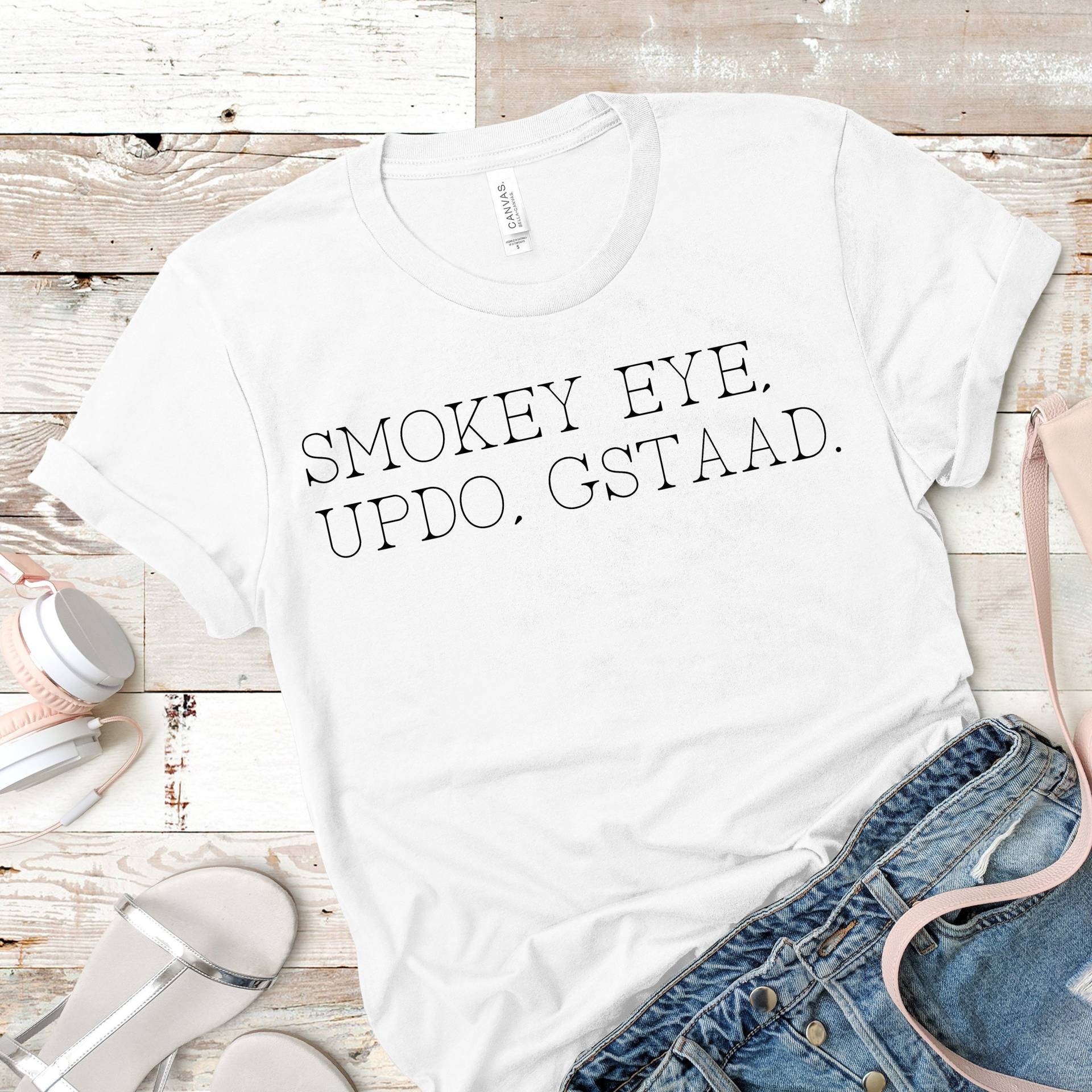 Smokey Eye, Hochsteckfrisur, Gstaad. | Rhony Zitat Kurzarm Shirt Mehrere Farboptionen Auf Bestellung Smokey Eye, Hochsteckfrisur, Gstaad. | Rhony Zitat Kurzarm Shirt Mehrere Farboptionen Auf Bestellung von BasicBitchDesigns