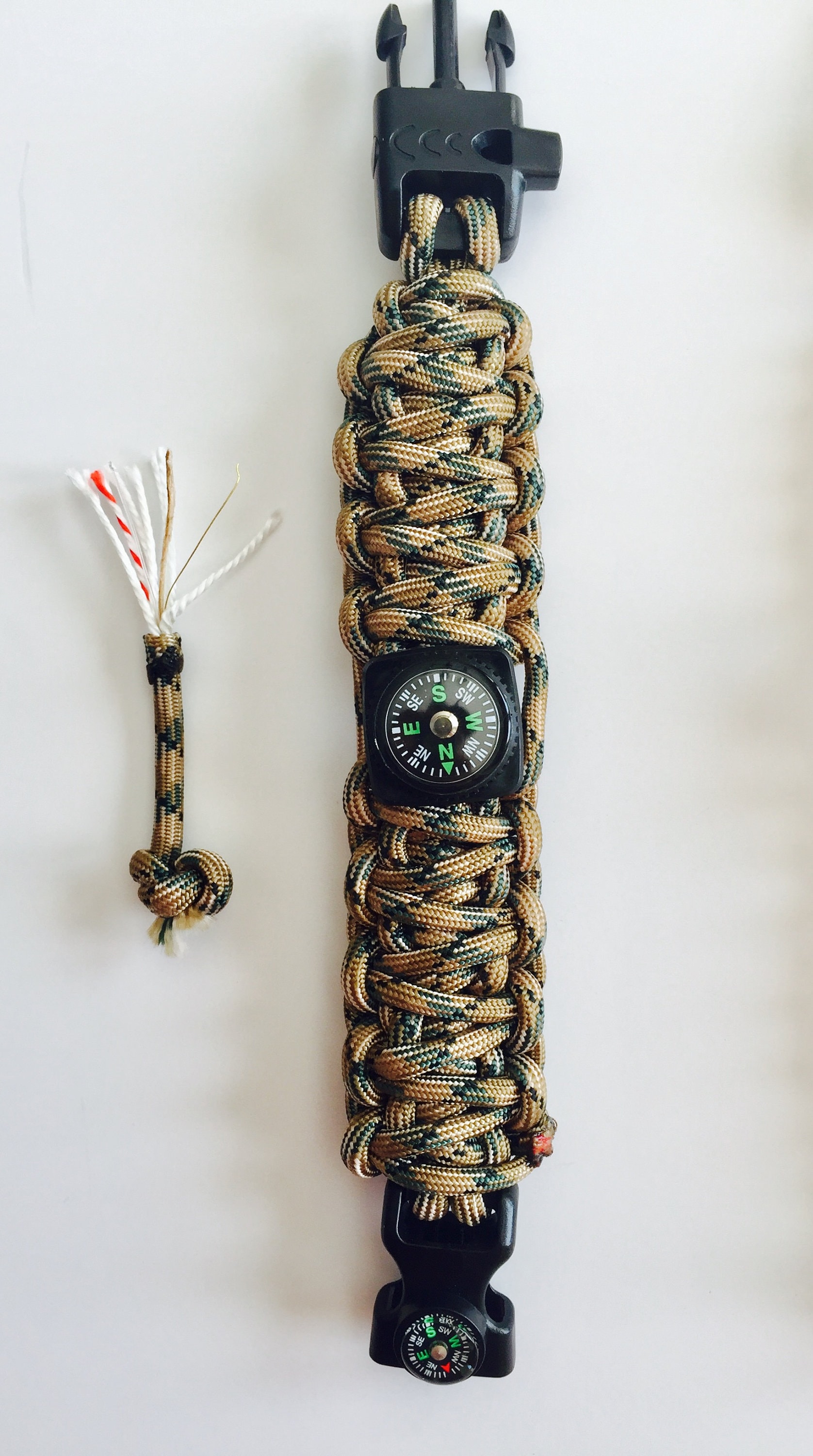 Handgemachte Paracord Ultimate Survival Armband Handgemachte Paracord Ultimate Survival Armband von BasicSurvival