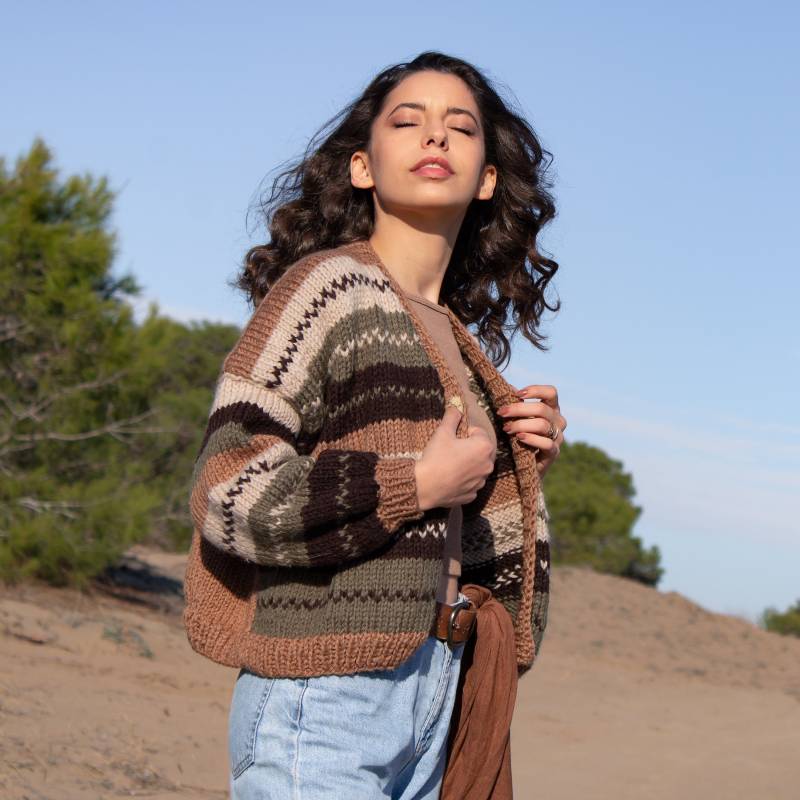 Handgestrickte Wolljacke in Erdfarben, Weiche Wollbomberjacke, Kurzer Strickpullover, Boho-Wolljacke von BastKnitwear