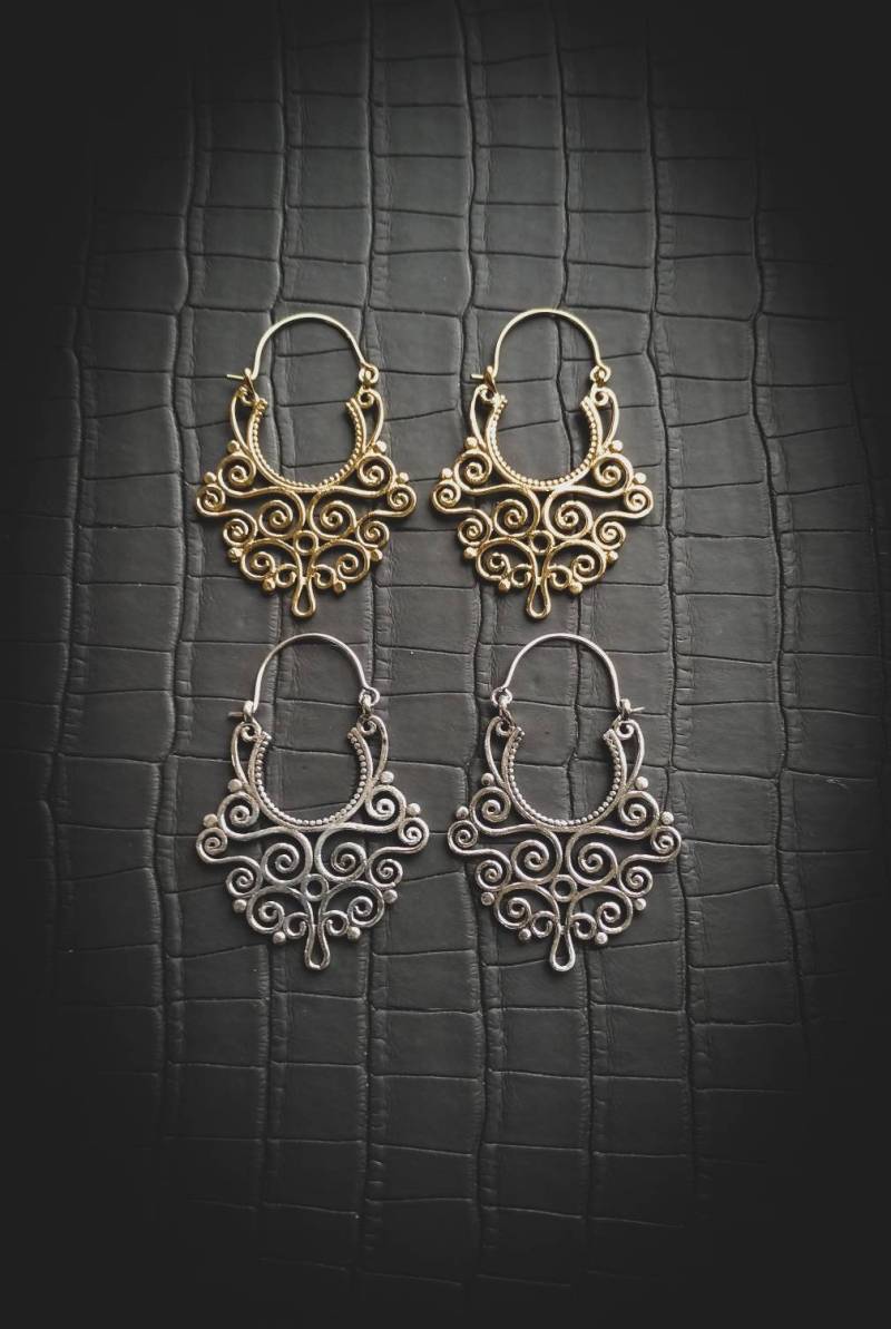 Messing Oder Versilberte Fantasy Spitze Muster Ohrringe-Mittelgroße Größe-Pixie Ohrringe-Neue Kollektion-Boho Schmuck-Cosplay Ohrringe-Göttin von BastaMaMaCreative