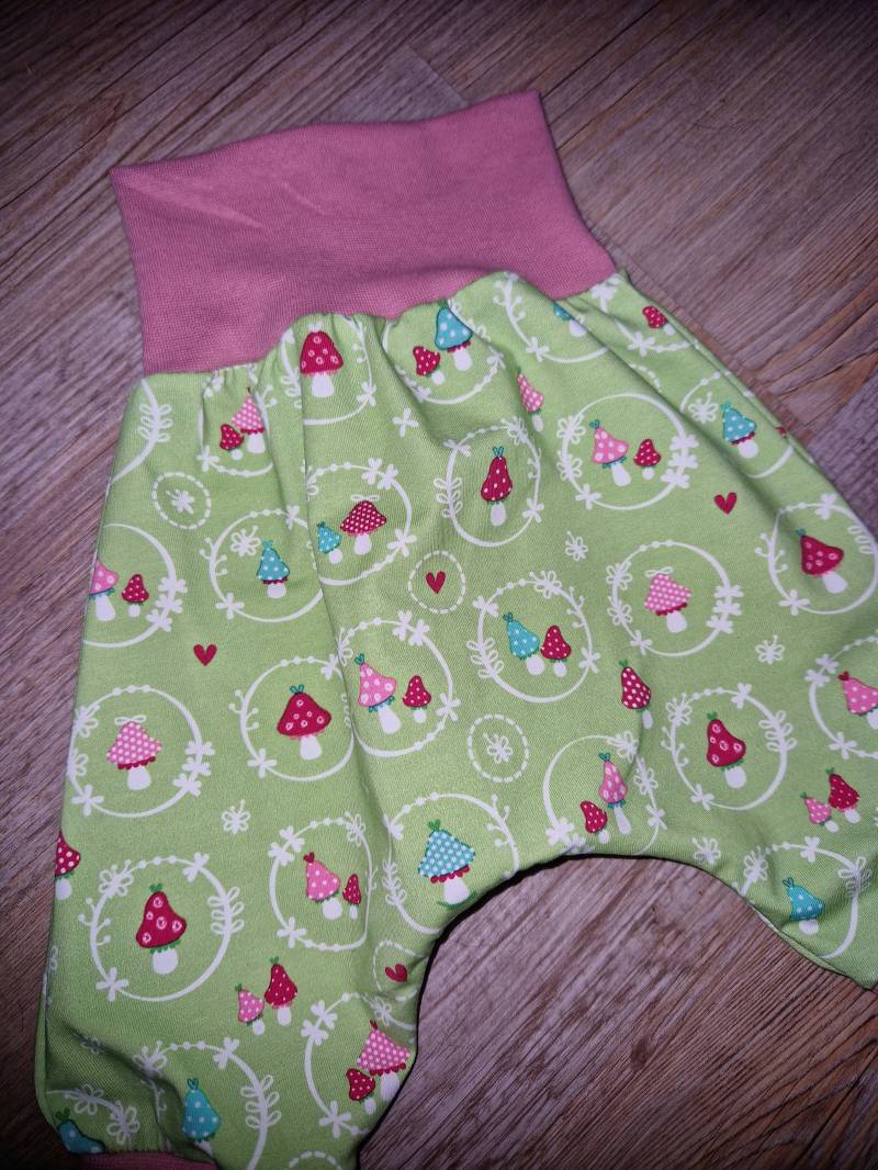 Handmade Babypumphose Gr. 74 von Bastelfeesladen