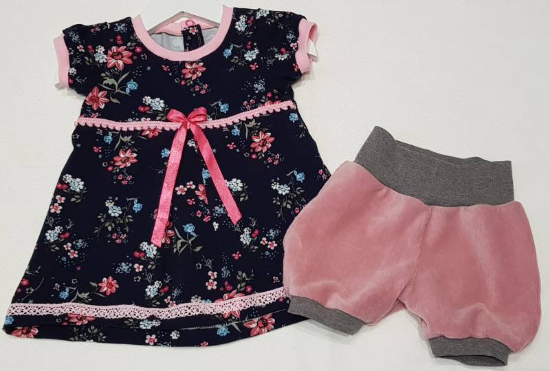 Kleiderset Blütentraum - Pompom Gr. 68 von Bastelsurium