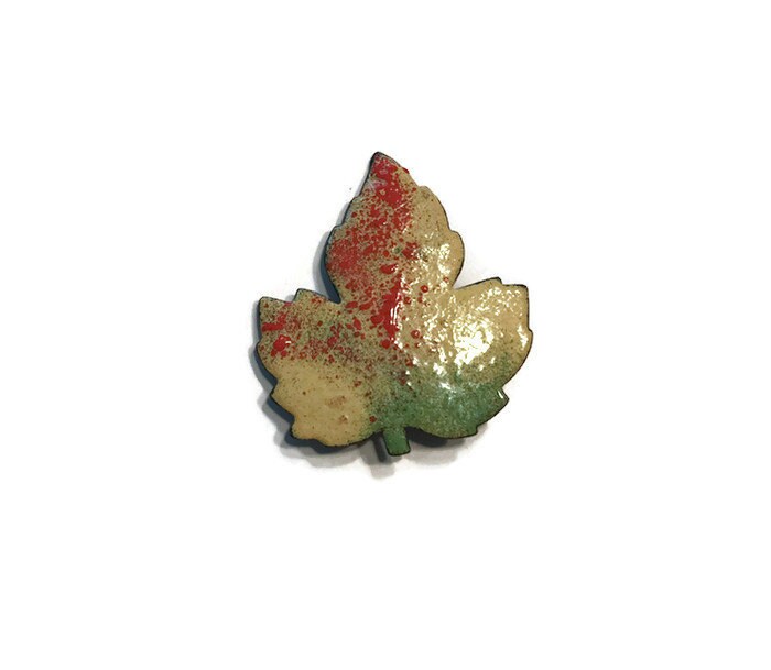 Vintage Kupfer Und Emaille Brosche, Ahorn Blatt Modeschmuck von BatCityVintage