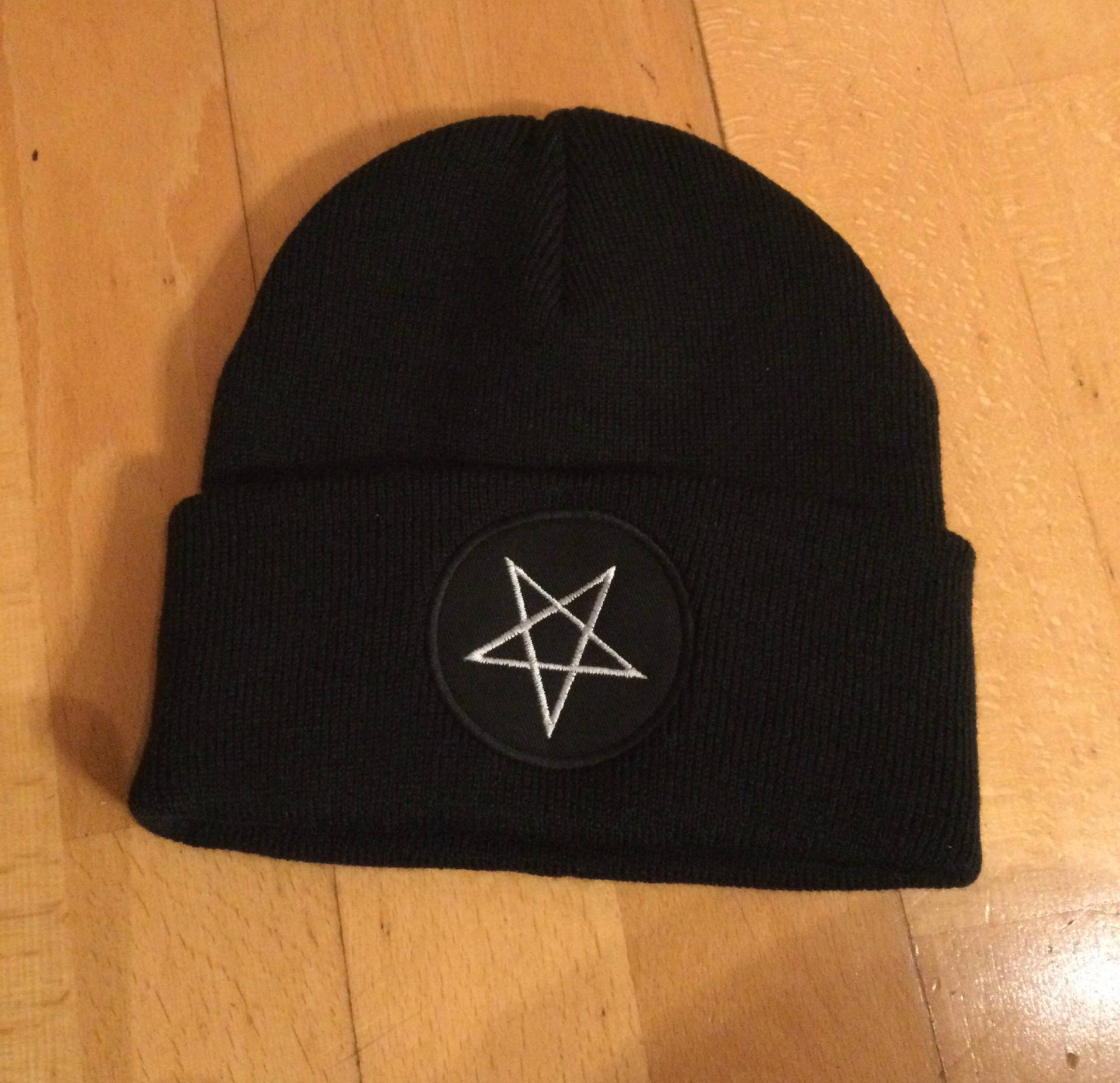 Wintermütze Mit Pentagramm/Gothic von BatcaveDesignShop