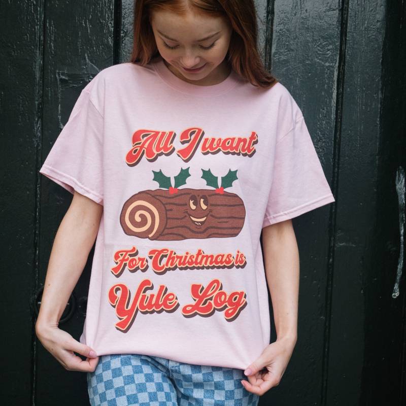 All I Want Is Yule Log Damen Weihnachten T-Shirt von Batch1UK