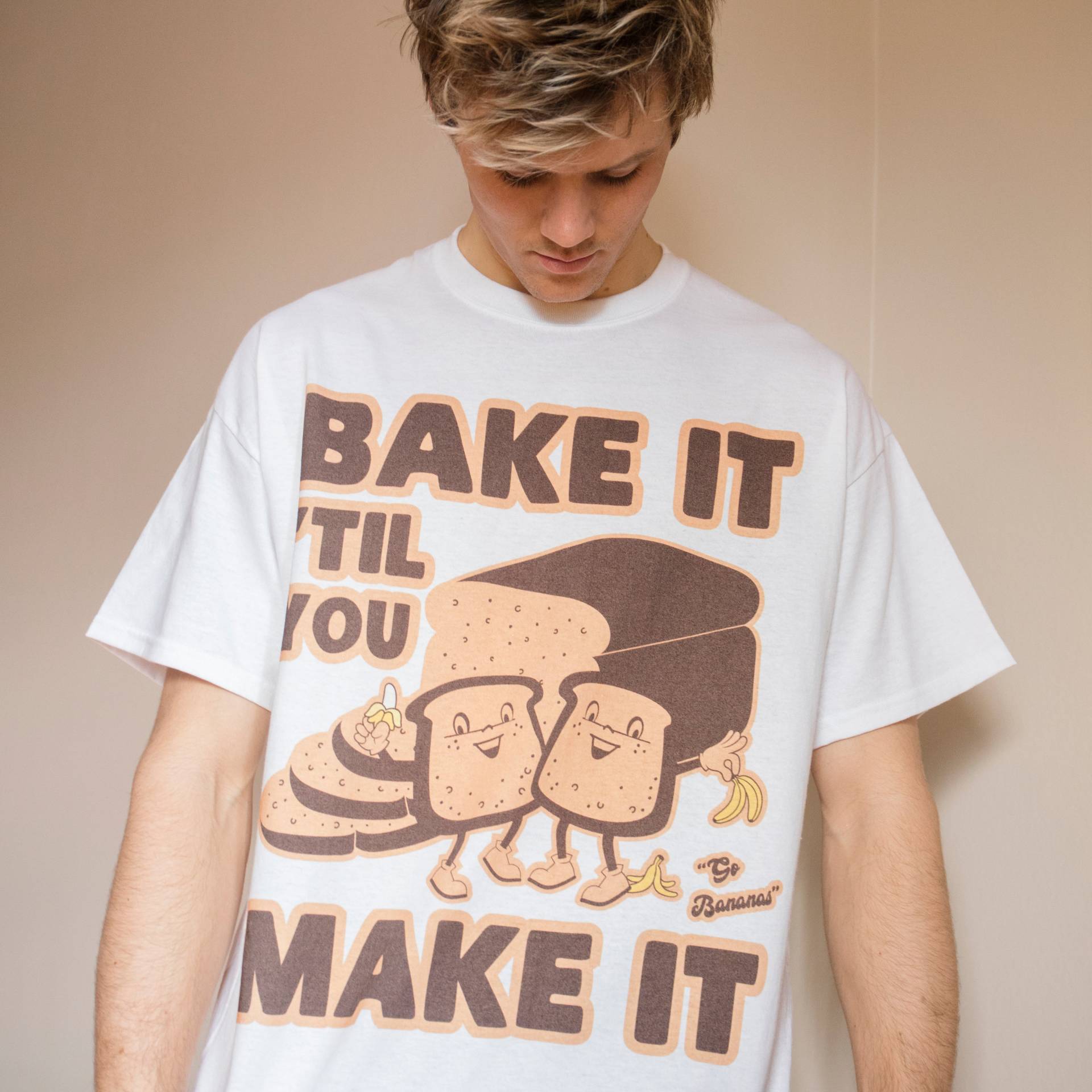 Bake It Til You Make Herren Slogan T-Shirt von Batch1UK