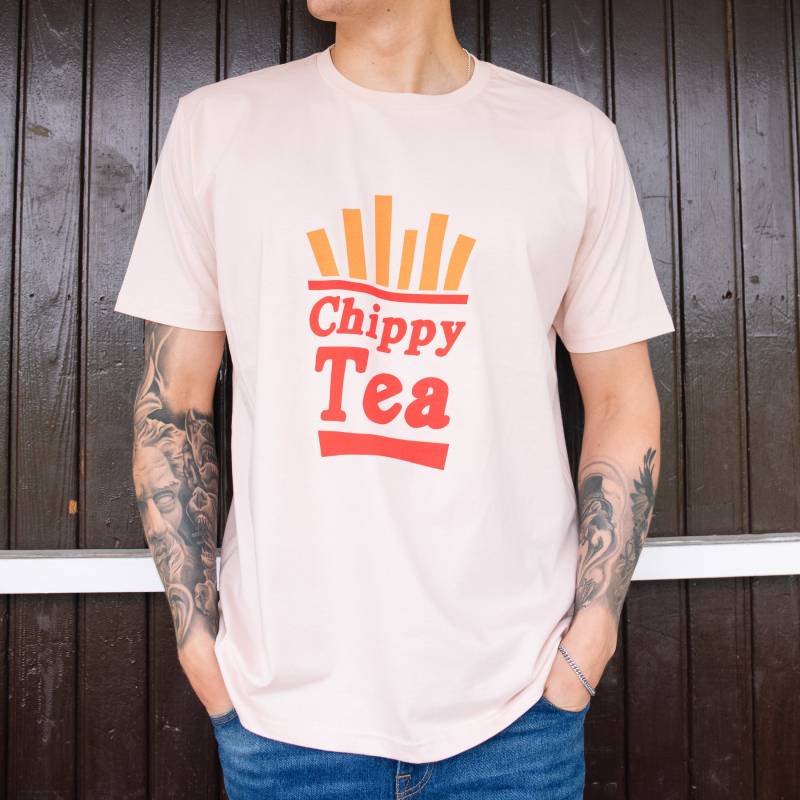Chippy Tea Herren Slogan T-Shirt Mit Chips Grafik von Batch1UK