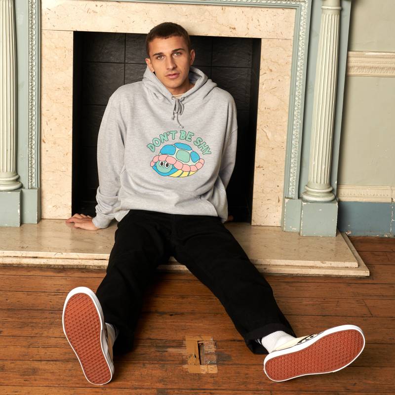 Don't Be Shy Männer Schildkröte Slogan Hoodie von Batch1UK