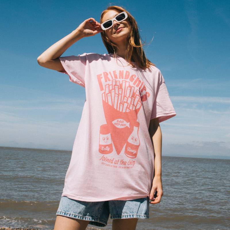 Friendchips Damen Spruch T-Shirt Mit Vintage Chips Grafik von Batch1UK